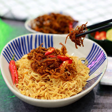 Load image into Gallery viewer, Khô Bò Xé Sợi 10oz 🔥🐮 ( HOT BEEF JERKY) - Bếp Ông Bụi